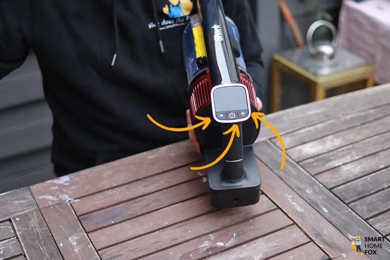 You can see the buttons of the Shark Anti Hair Wrap Flexology.